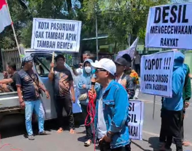 
					Unjuk Rasa di Pasuruan: Massa Tuntut Pencopotan Kadis Dinsos dan Evaluasi Data Desil