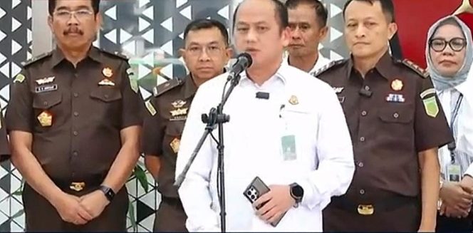 
					Kasus Eks Jampidsus Febrie Adriansyah Masuk Tahap Penuntutan, Kejagung Rampungkan Penyidikan