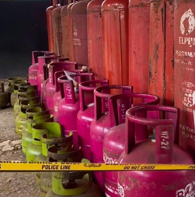 
					Bareskrim Polri Bongkar Praktik Suntik Gas LPG Subsidized di Tangerang Selatan, 910 Tabung Disita