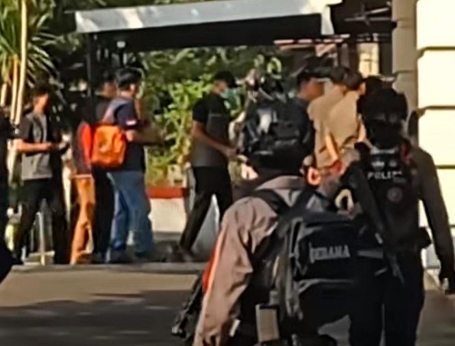
					Penggeledahan Serentak di Gowa: Tim Gabungan Sisir Kantor dan Rumah Jabatan Bupati Sitti Husniah Talenrang