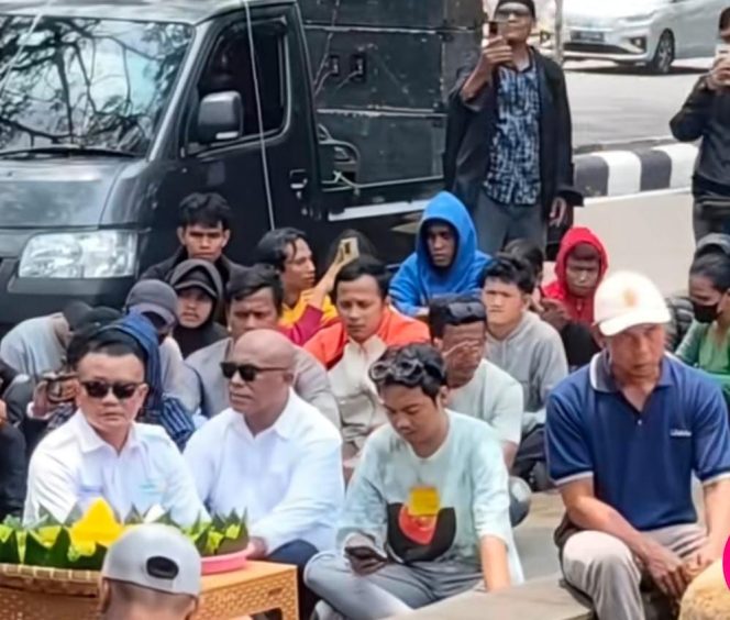 
					Syukuran Nyeleneh di Depan BPN Bogor: Nyembelih Kambing dan Nyate Bersama Usai KPK Usut Dugaan Suap HGB
