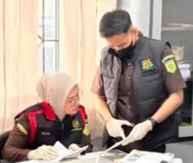 
					Kejari Lampung Tengah Penggeledahan Kantor Dinas BMBK Terkait Proyek Jalan Rp14,9 Miliar