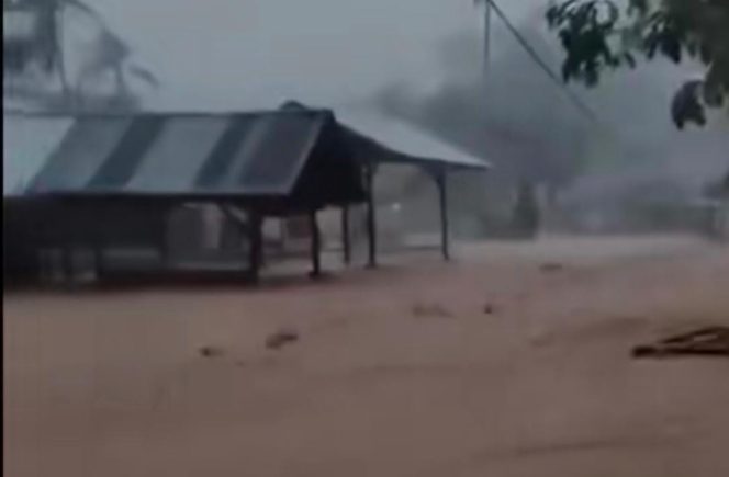 
					Banjir Terjang Pandan dan Tukka Tapanuli Tengah, Warga Huta Nabolon Terpaksa Mengungsi
