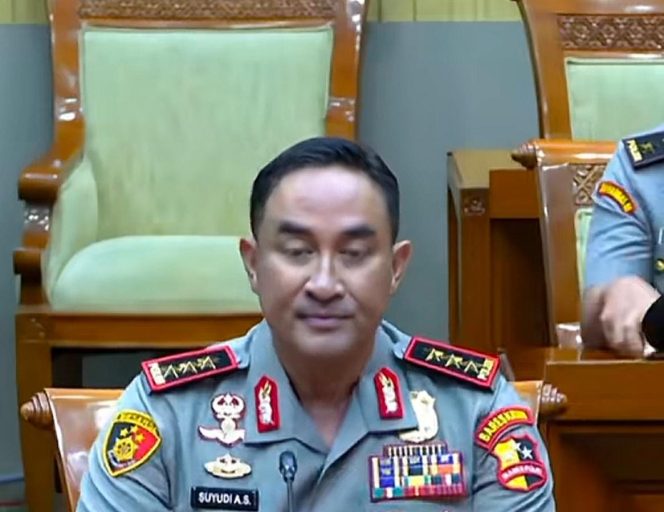 
					Surpres Pergantian Kapolri Tiba di DPR, Komjen Suyudi Jadi Calon Tunggal Gantikan Listyo Sigit