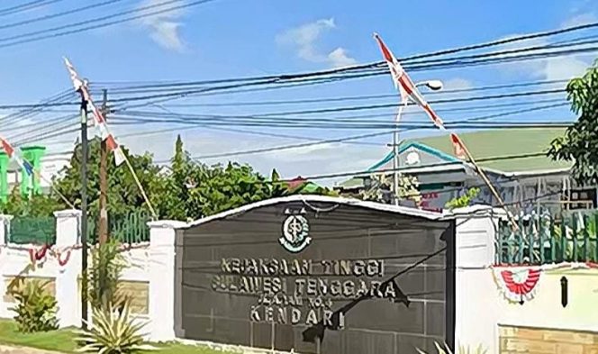 
					Penyalahgunaan Wewenang, Oknum Kajari di Sultra Diamankan dan Diboyong ke Kejagung