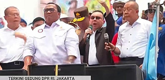 
					DPR Sahkan RUU Perlindungan Ketenagakerjaan, Sufmi Dasco Turun Langsung Temui Massa Buruh