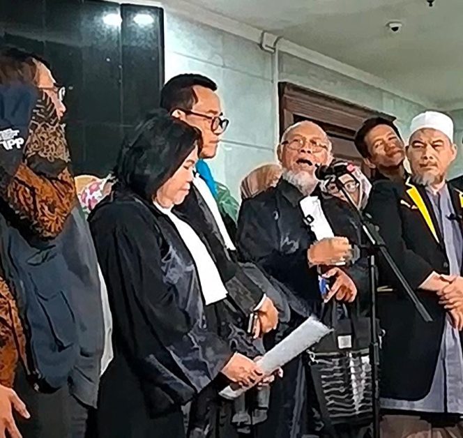 
					Bambang Widjojanto Sebut Putusan MK Buka Celah Impeachment Terhadap Gibran Rakabuming