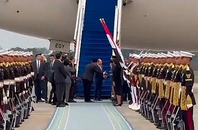 
					Kedatangan Presiden Mesir Abdel Fattah El-Sisi Disambut Pengawalan Ketat 6 Jet Tempur TNI AU