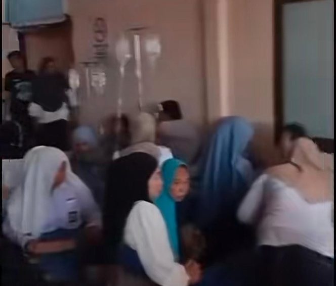 
					Diduga Keracunan Makanan MBG, Puluhan Siswa SD dan SMA di Konawe Selatan Dirawat