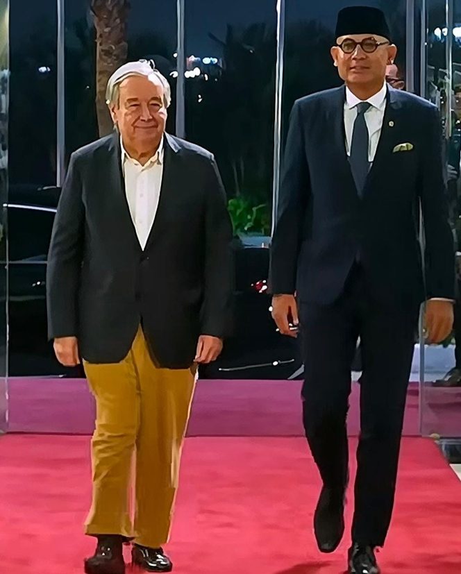
					Tiba di Soekarno-Hatta, Sekjen PBB António Guterres Disambut Menlu RI Arrmanatha Nasir