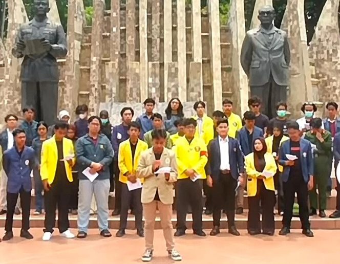 
					Mahasiswa Gelar Aksi di Tugu Proklamasi, Kritisi Ruang Kebebasan dan Demokrasi yang Kian Tersekat