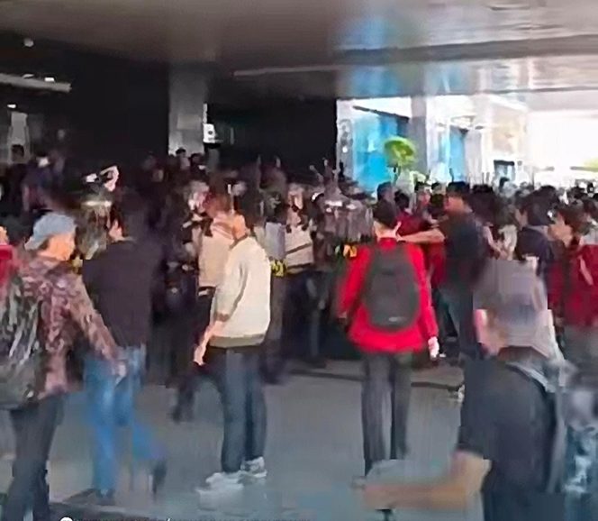 
					Ratusan Demonstran Terobos Kantor Gubernur Kaltim, Tuntut Kehadiran Rudy Mas’ud