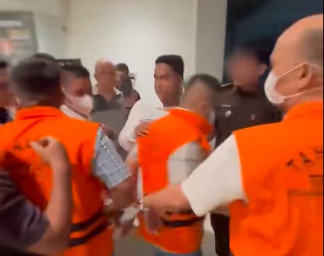 
					Kejati Riau Tahan 8 Tersangka Corruptor Dana PI, Kerugian Negara Tembus Rp64,2 Miliar
