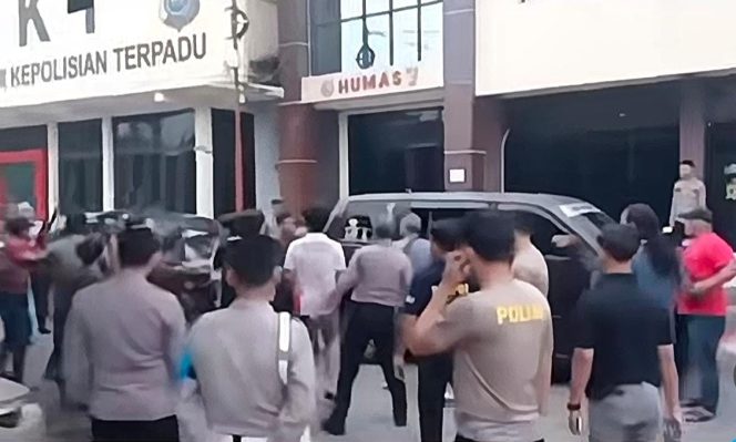 
					Warga Suku Anak Dalam Geruduk Mapolres Merangin, Situasi Sempat Memanas Akibat Senjata Rakitan