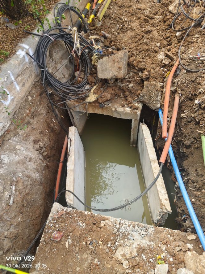 
					Puing Jadi Urukan & U-Ditch Tergenang, Proyek Rp13 Miliar Jalan Serpong Dikritik Tajam